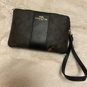 Coach wristlet wallet
